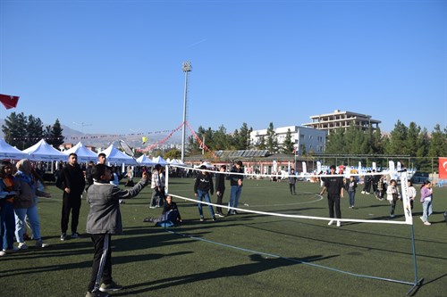 Kozluk Şehr-i Zor Gastronomi ve Yöresel Ürünler Festivali’ nde Kaymakam GÜNGÖR, Çocuklarla Beraber Keyifli Anlar Yaşadı.